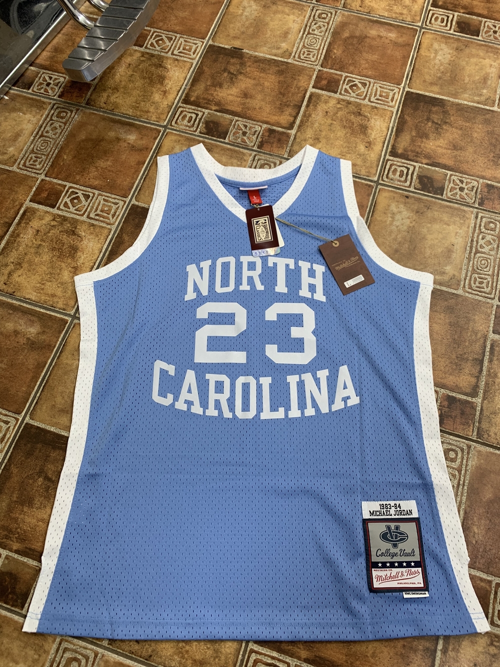 Mitchell & Ness North Carolina UNC 1983/84 JORDAN Jersey size L